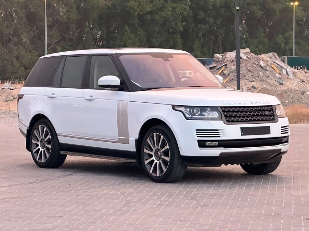 2015 Land Rover Range Rover VOGUE SE thumbnail 3
