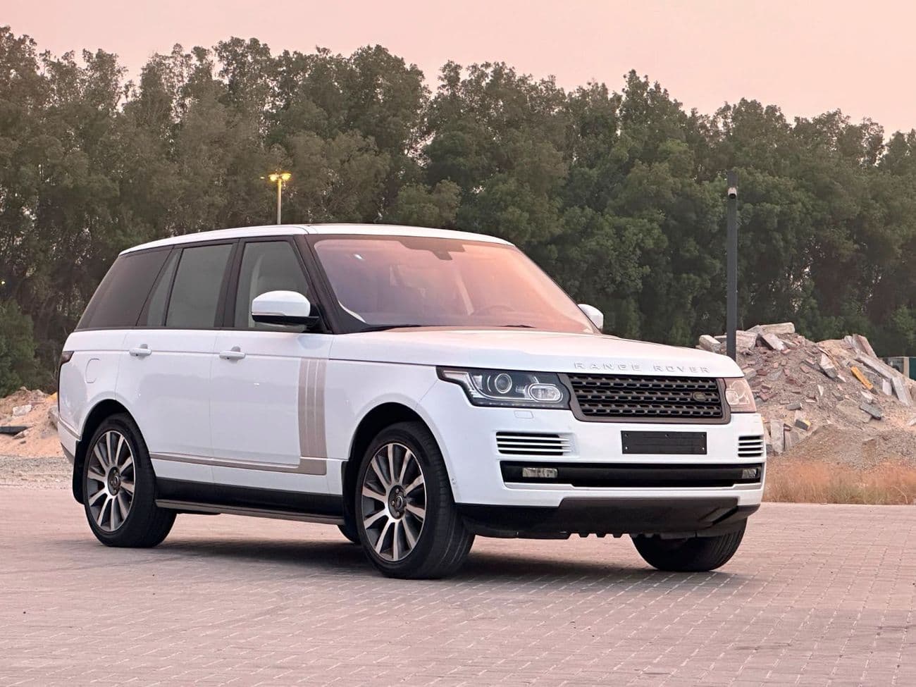 2015 Land Rover Range Rover VOGUE SE thumbnail 4