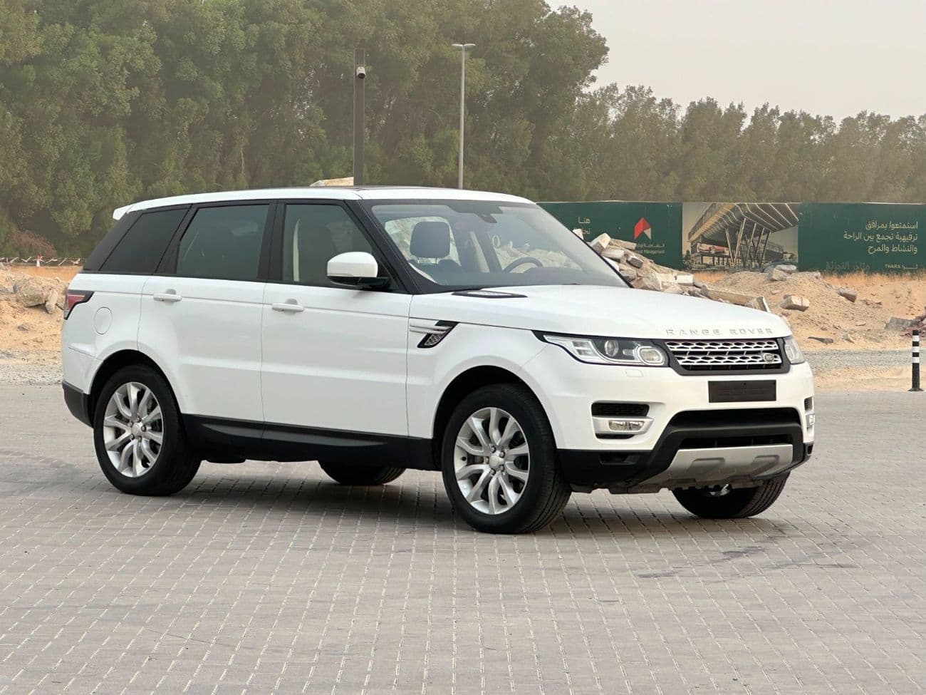 2015 Land Rover Range Rover Sport HSE thumbnail 3