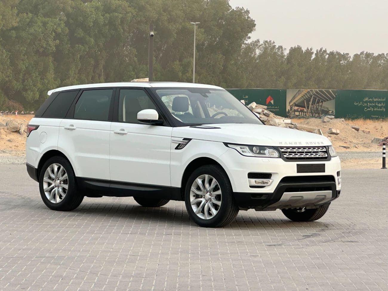 2015 Land Rover Range Rover Sport HSE thumbnail 4