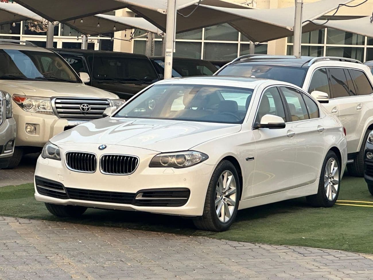 2014 BMW 520i EXCLUSIVE thumbnail 3