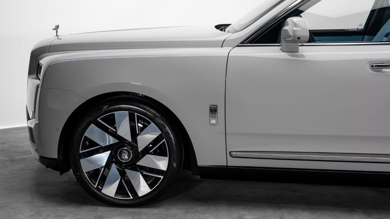 2027 Rolls Royce Cullinan Standard thumbnail 4