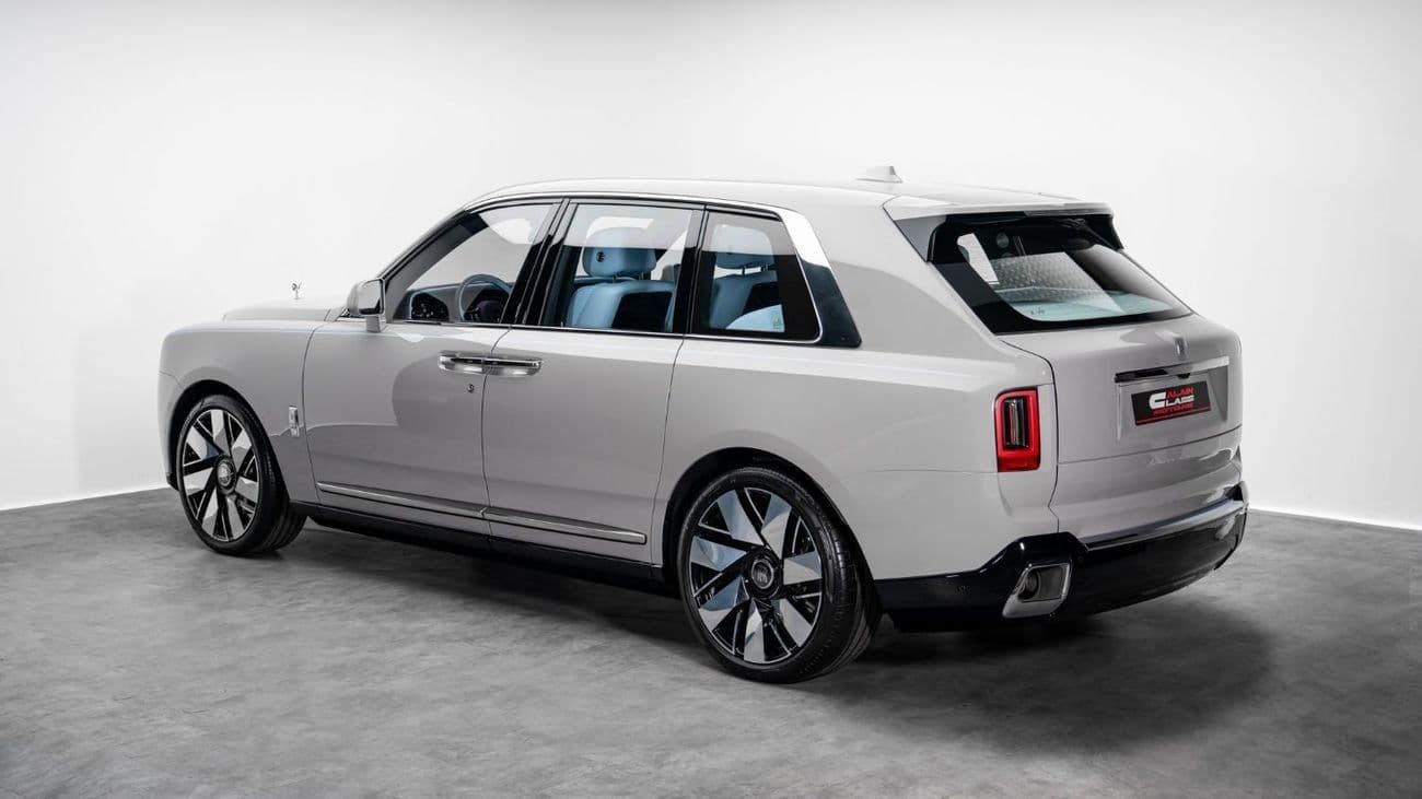 2027 Rolls Royce Cullinan Standard thumbnail 2