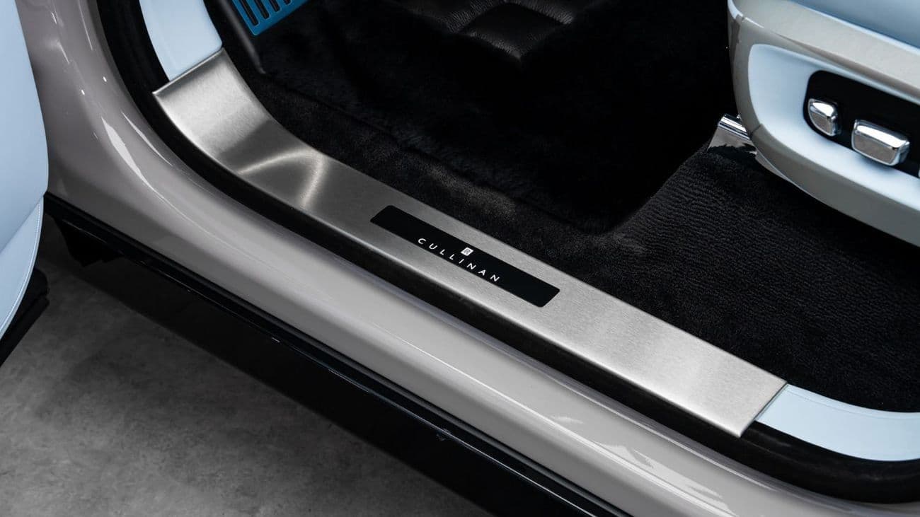 2027 Rolls Royce Cullinan Standard thumbnail 8