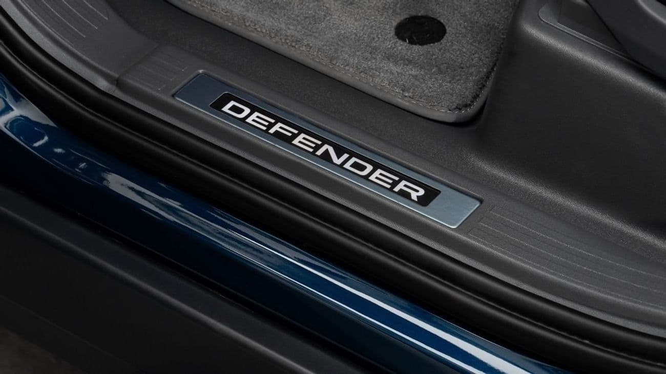 2026 Land Rover Defender thumbnail 7