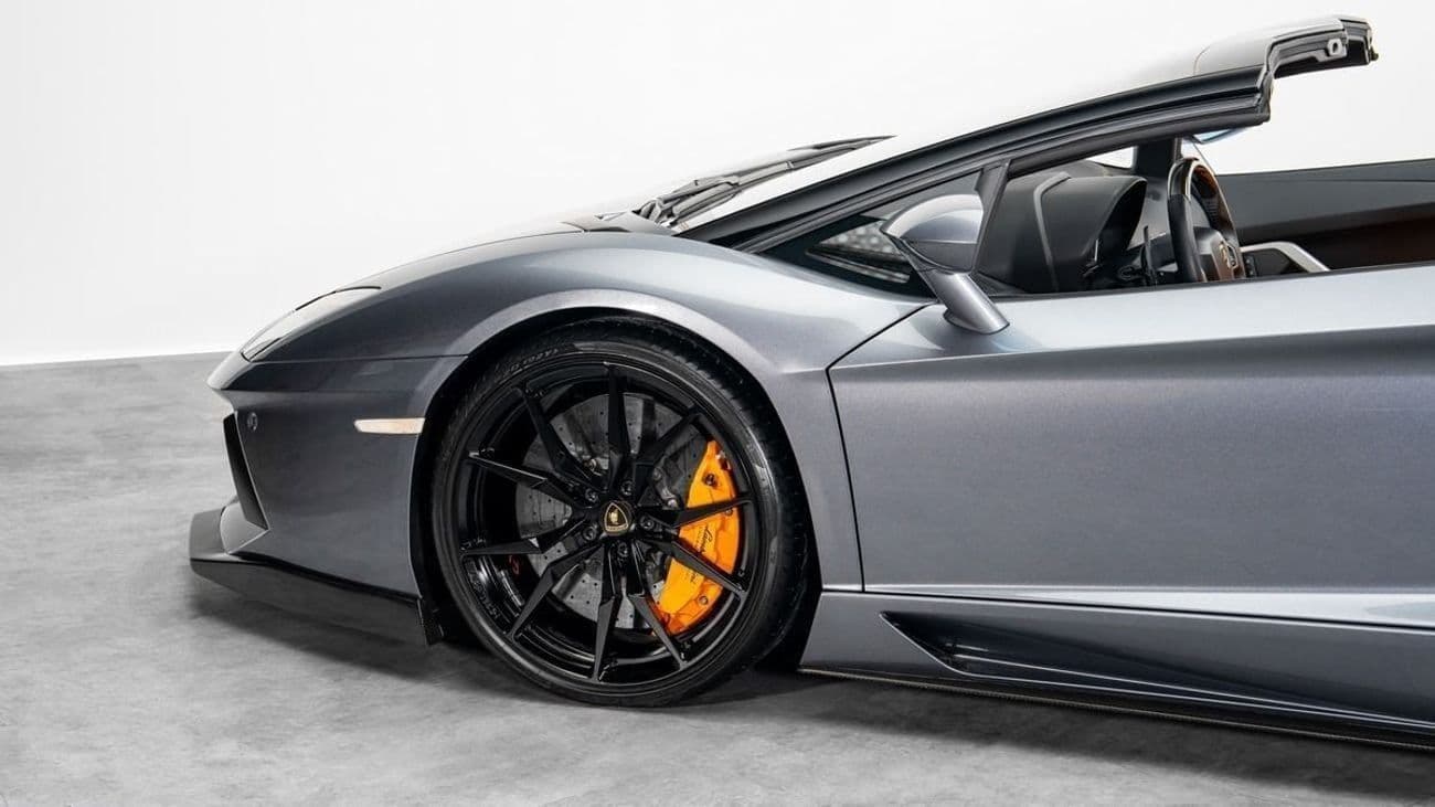 2015 Lamborghini Aventador ROADSTER thumbnail 4