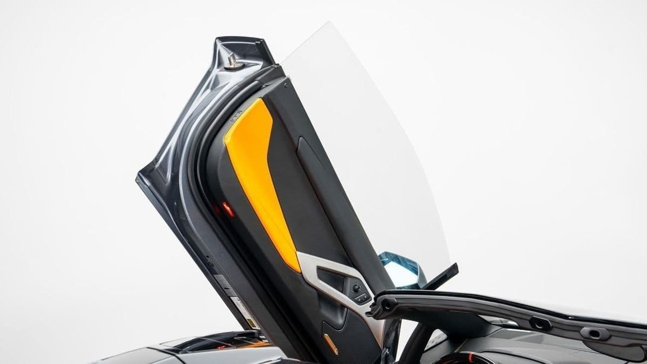 2015 Lamborghini Aventador ROADSTER thumbnail 6