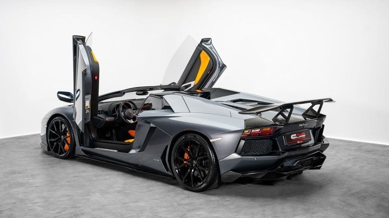 2015 Lamborghini Aventador ROADSTER thumbnail 2
