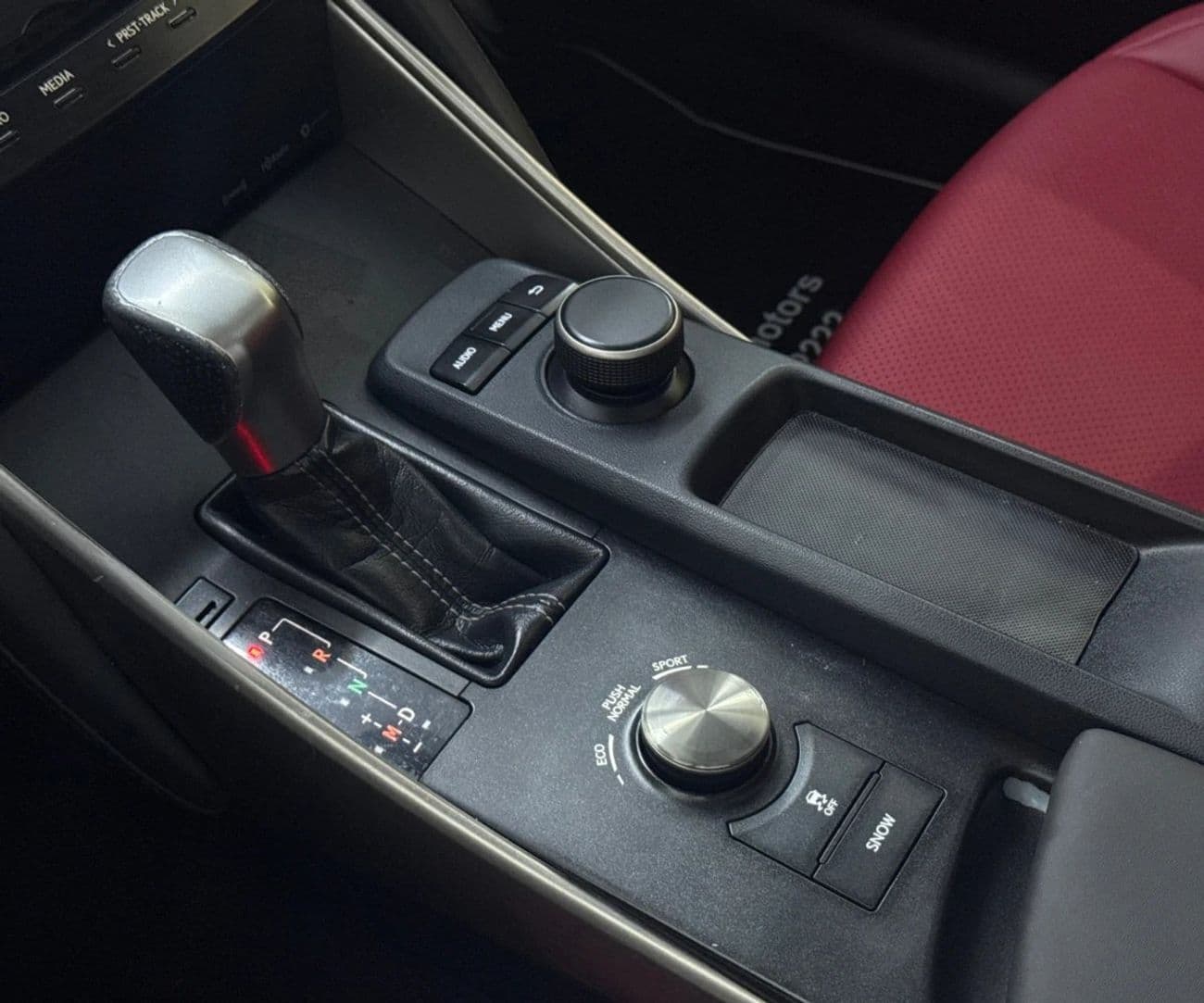 2017 Lexus IS200t F SPORT thumbnail 6