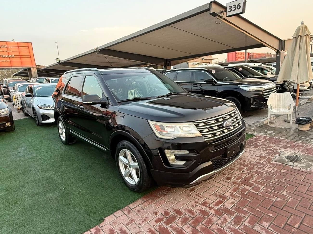 2017 Ford Explorer XLT thumbnail 5