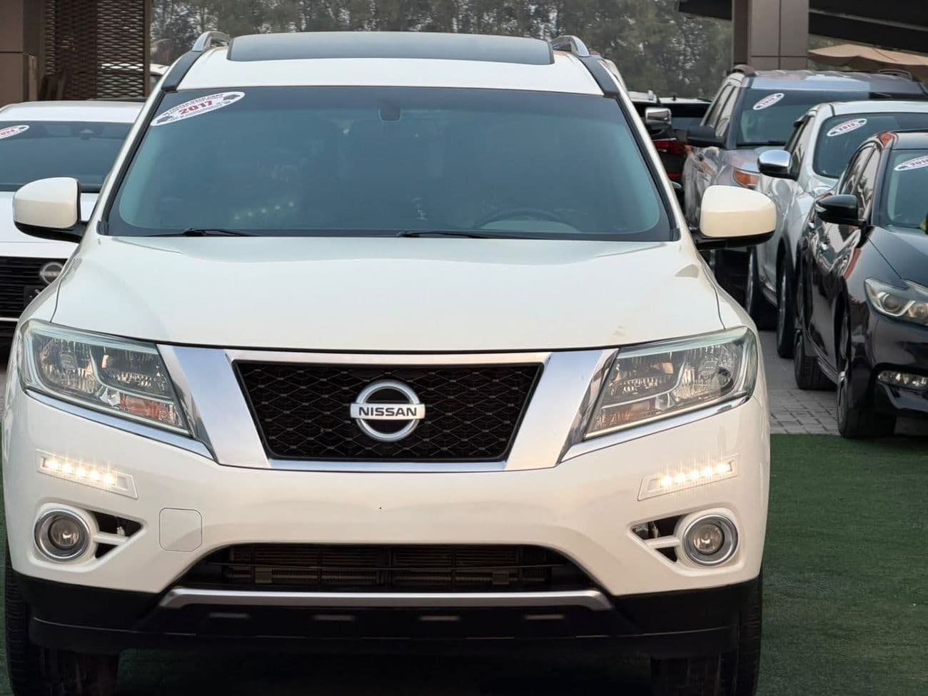 2017 Nissan Pathfinder SV thumbnail 7