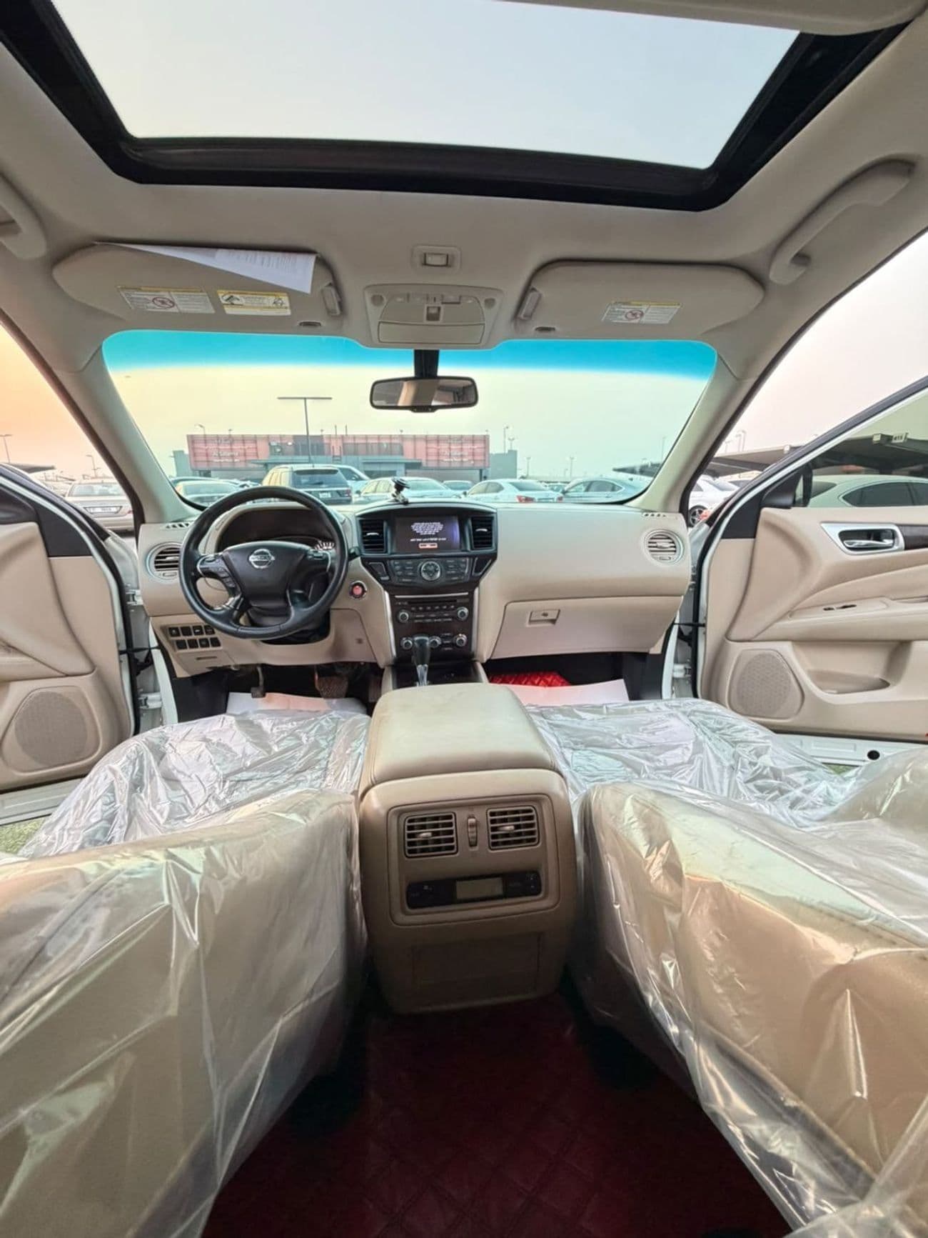 2017 Nissan Pathfinder SV thumbnail 4