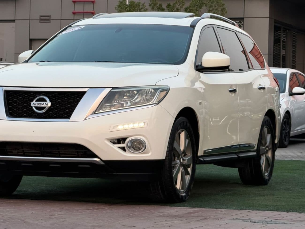 2017 Nissan Pathfinder SV thumbnail 8