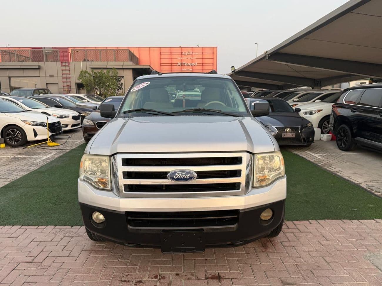 2013 Ford Expedition XLT thumbnail 2