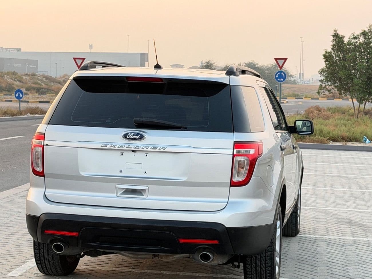 2014 Ford Explorer XLT thumbnail 2