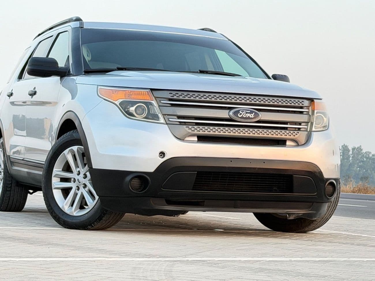2014 Ford Explorer XLT thumbnail 3