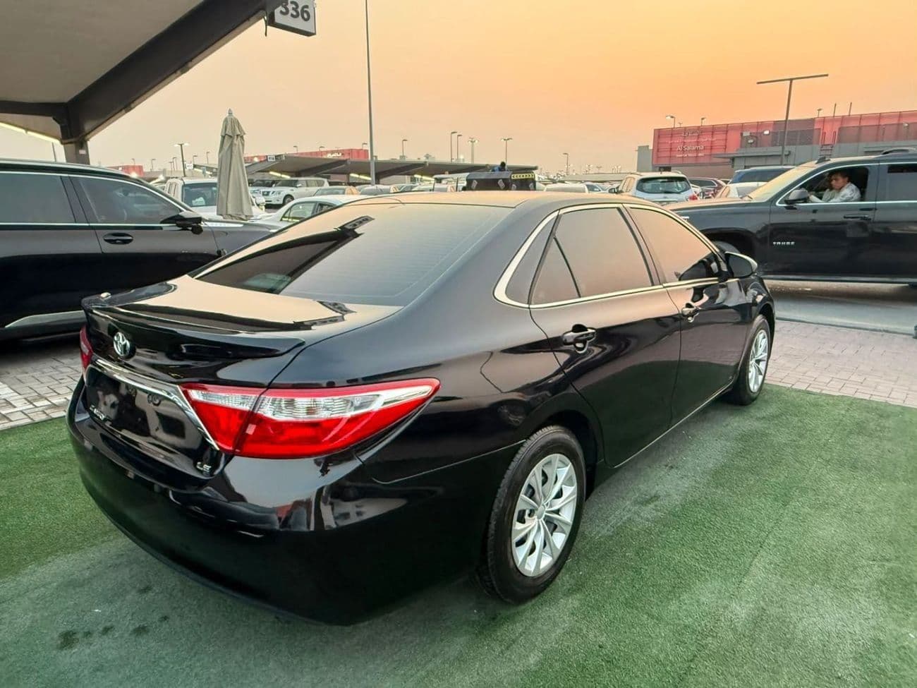 2015 Toyota Camry LE thumbnail 4
