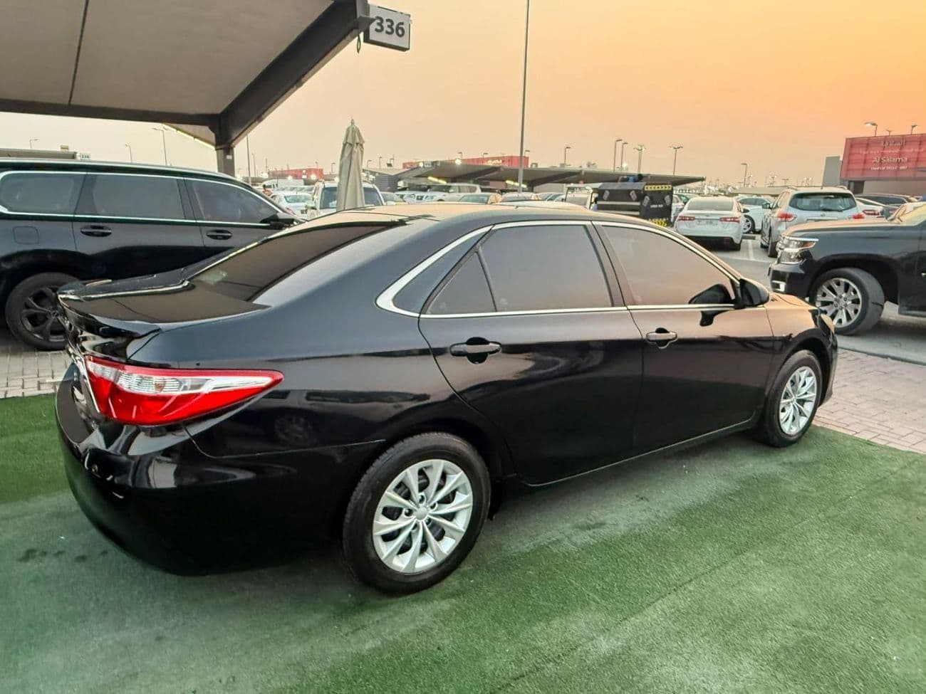 2015 Toyota Camry LE thumbnail 5
