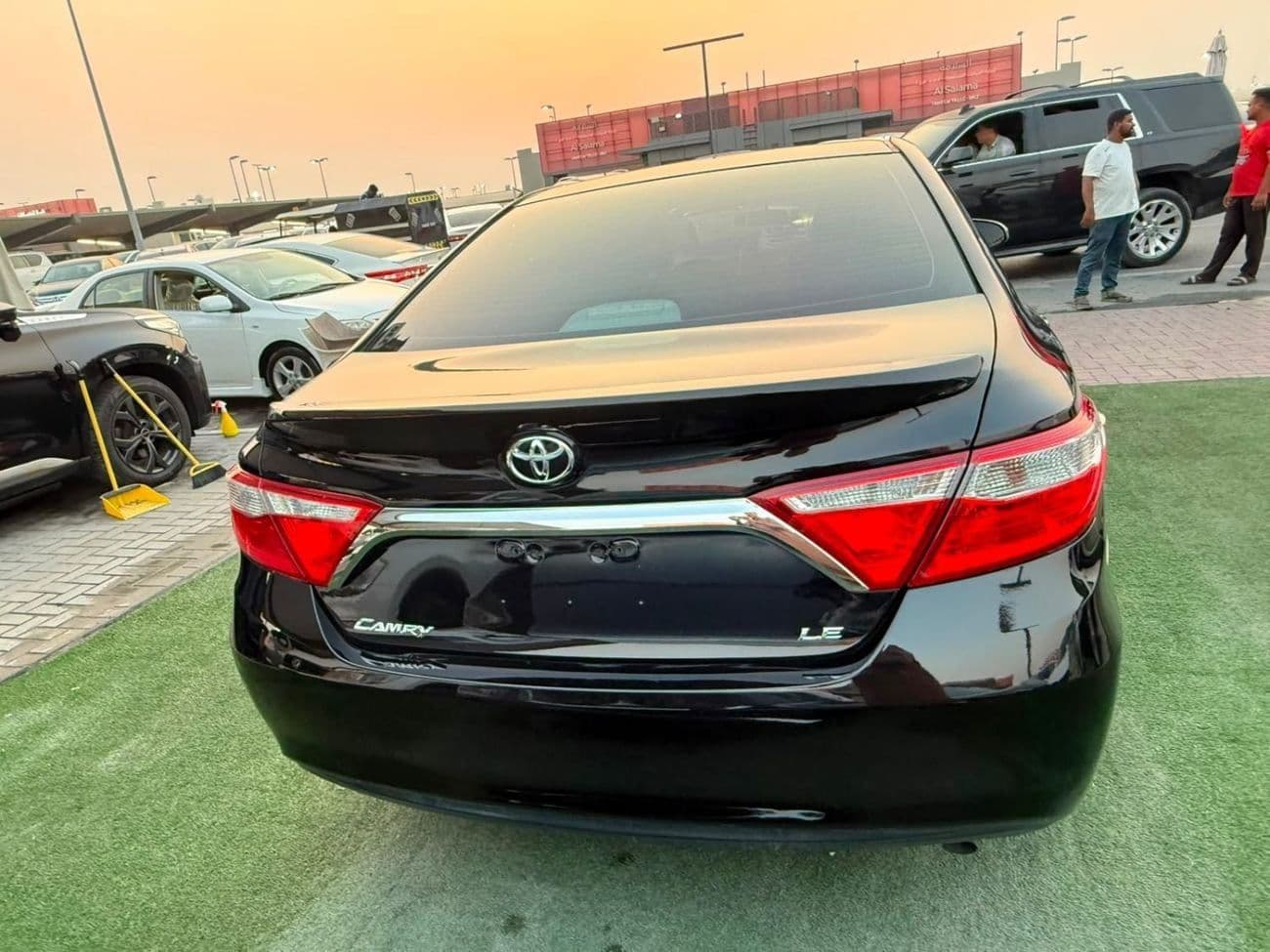 2015 Toyota Camry LE thumbnail 8