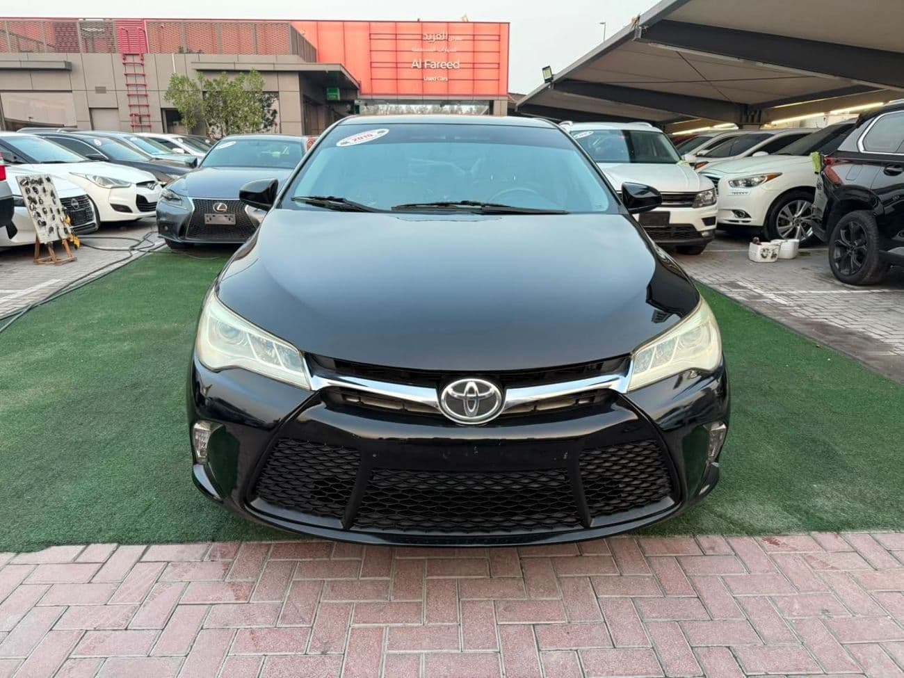 2015 Toyota Camry LE thumbnail 2