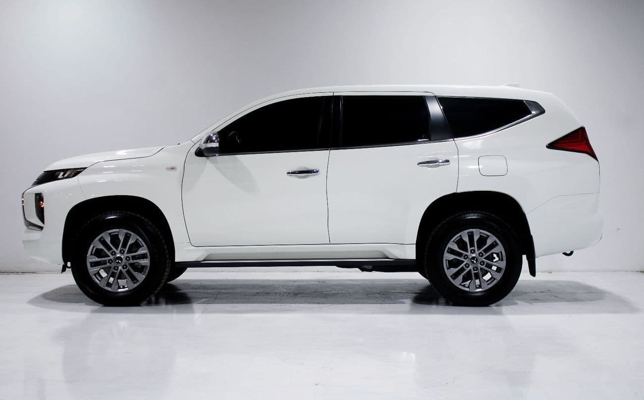 2023 Mitsubishi Montero thumbnail 3