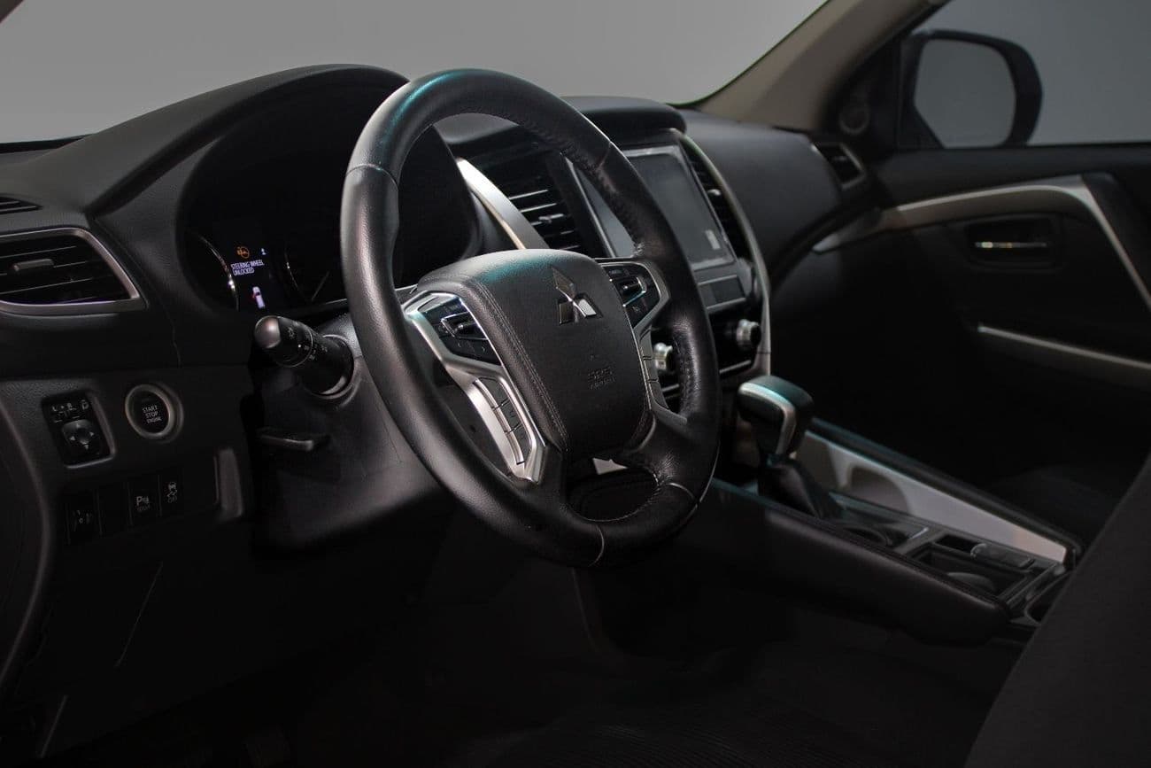 2023 Mitsubishi Montero thumbnail 6