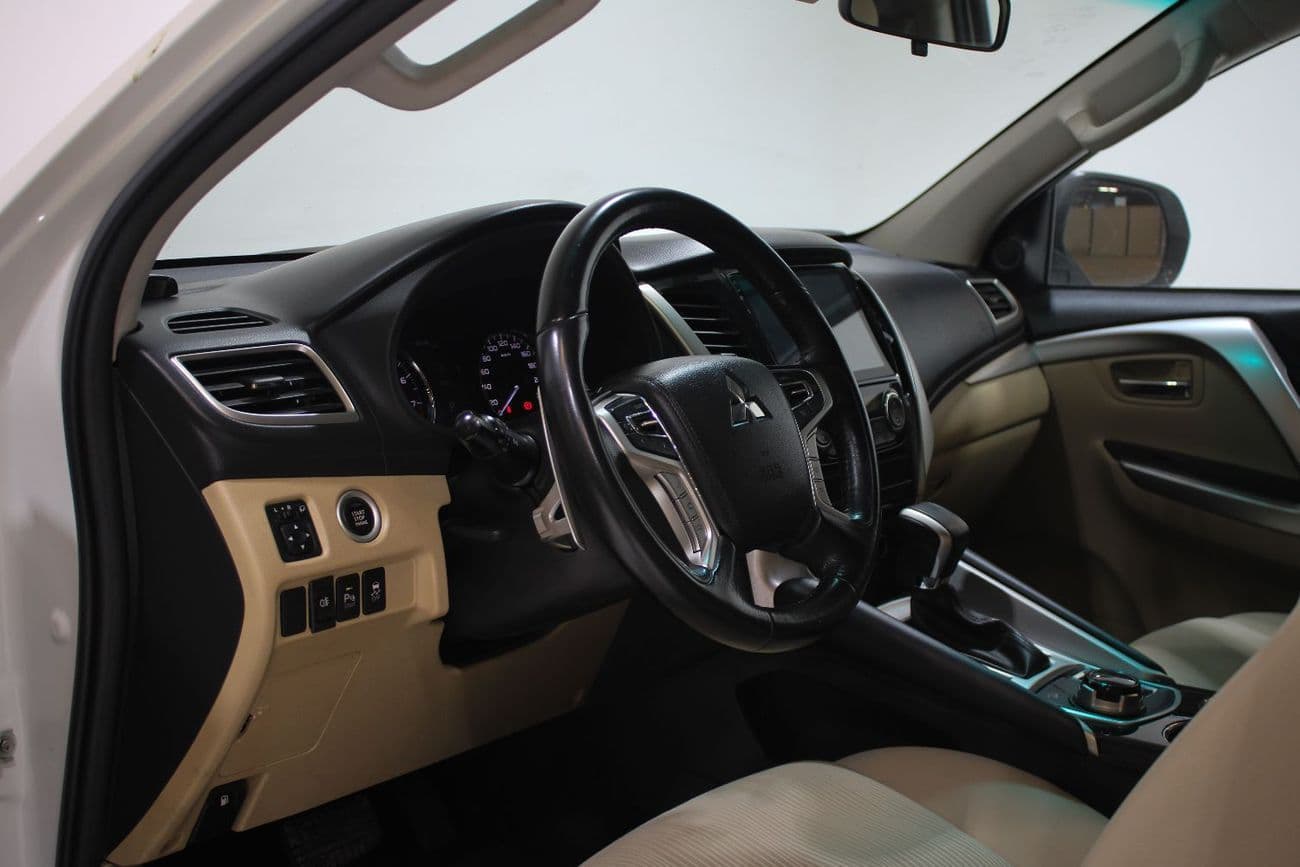 2019 Mitsubishi Montero Sport GLS thumbnail 6