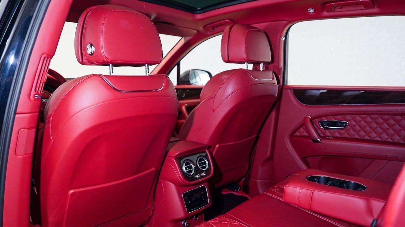 2018 Bentley Bentayga thumbnail 4