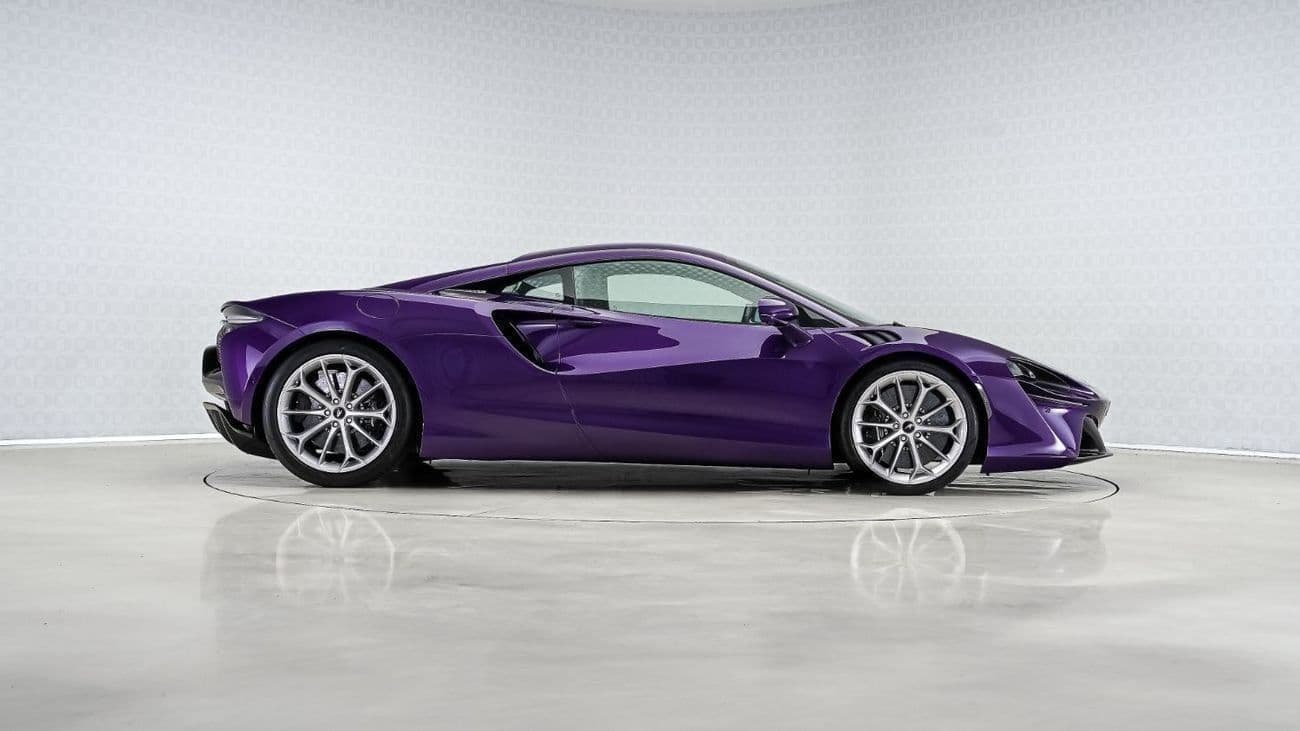 2023 McLaren Artura thumbnail 3