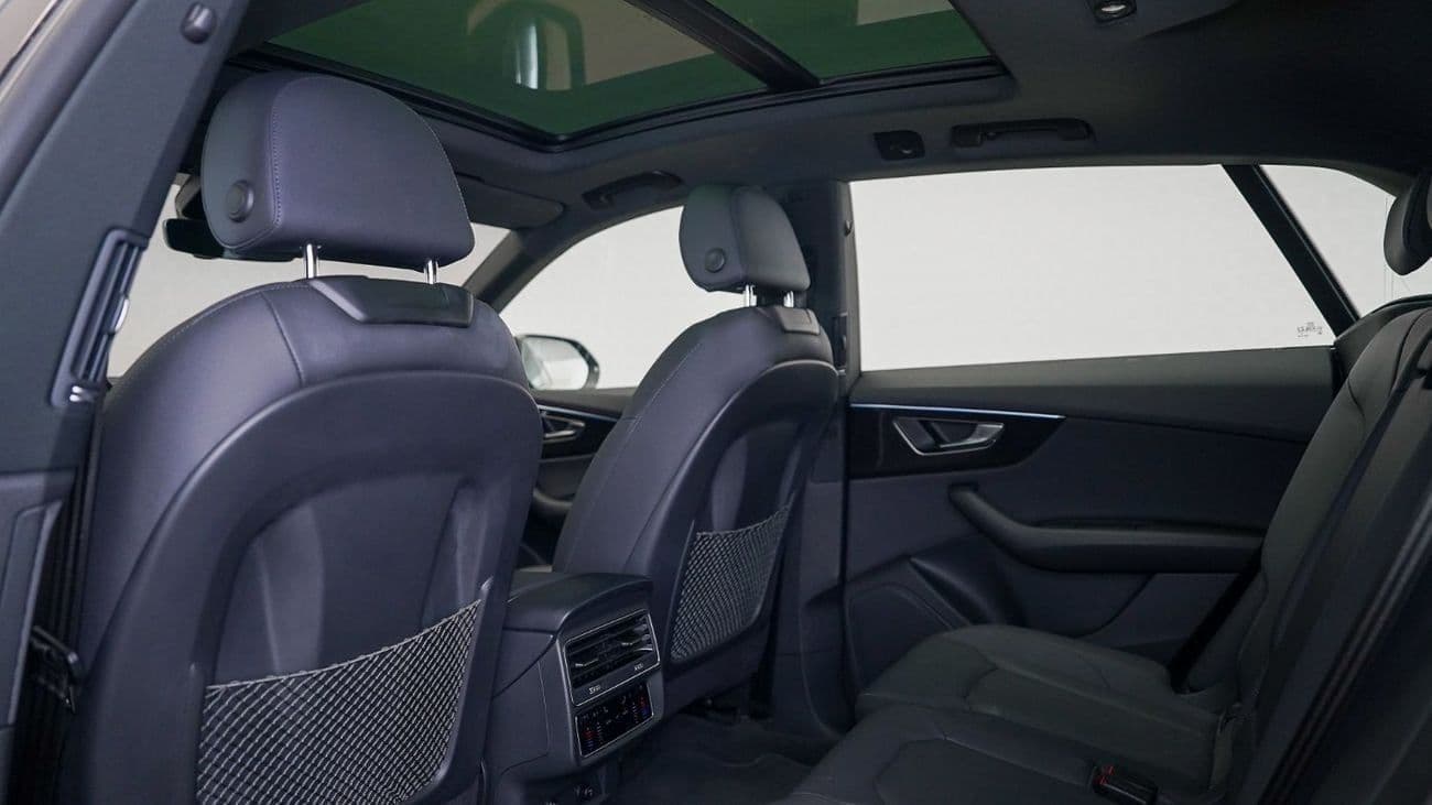 2023 Audi Q8 S Line thumbnail 5