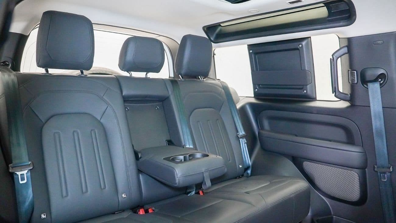 2022 Land Rover Defender thumbnail 8