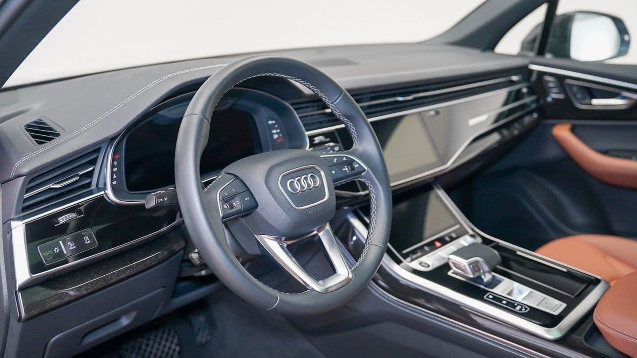 2025 Audi Q7 45 TFSI thumbnail 4