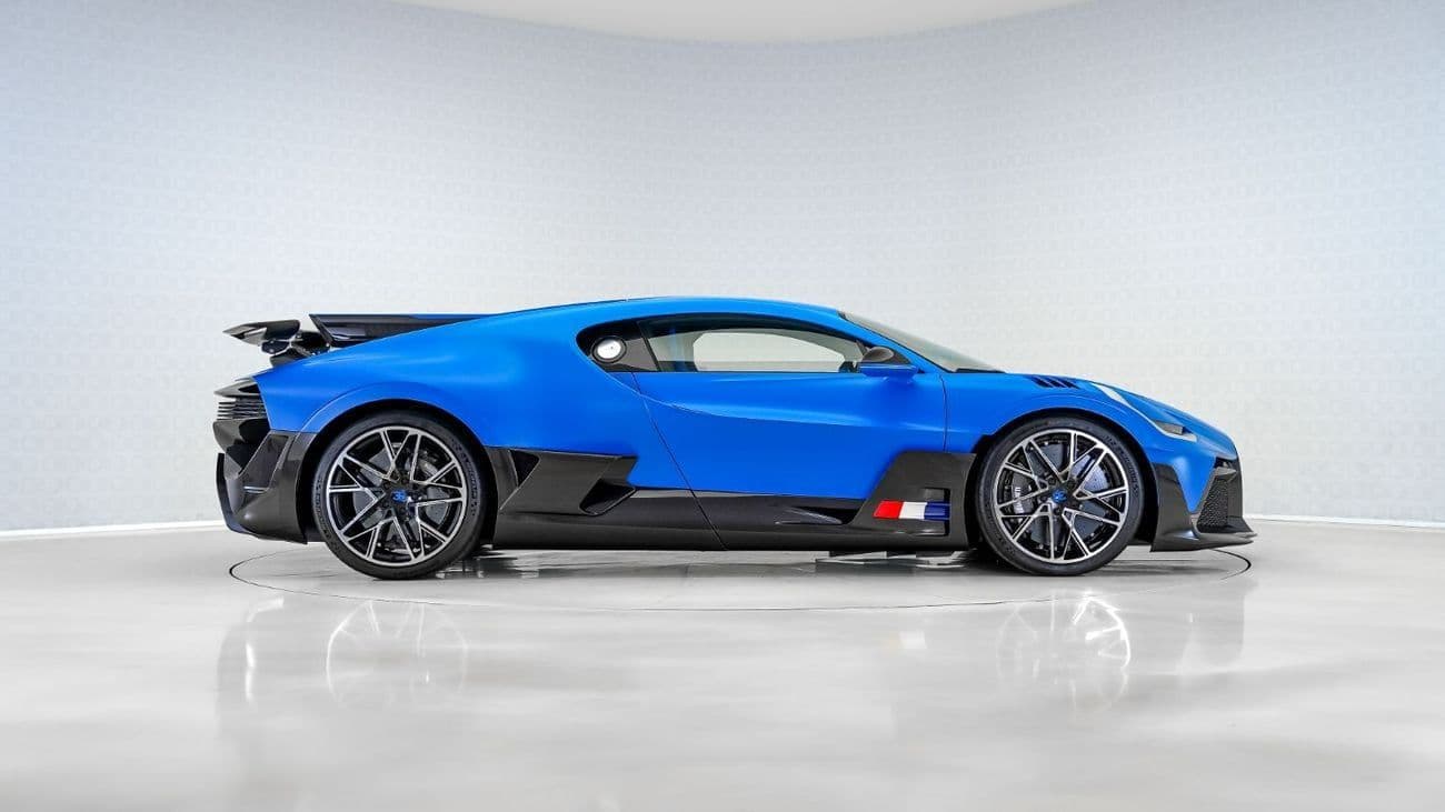 2020 Bugatti Divo thumbnail 3