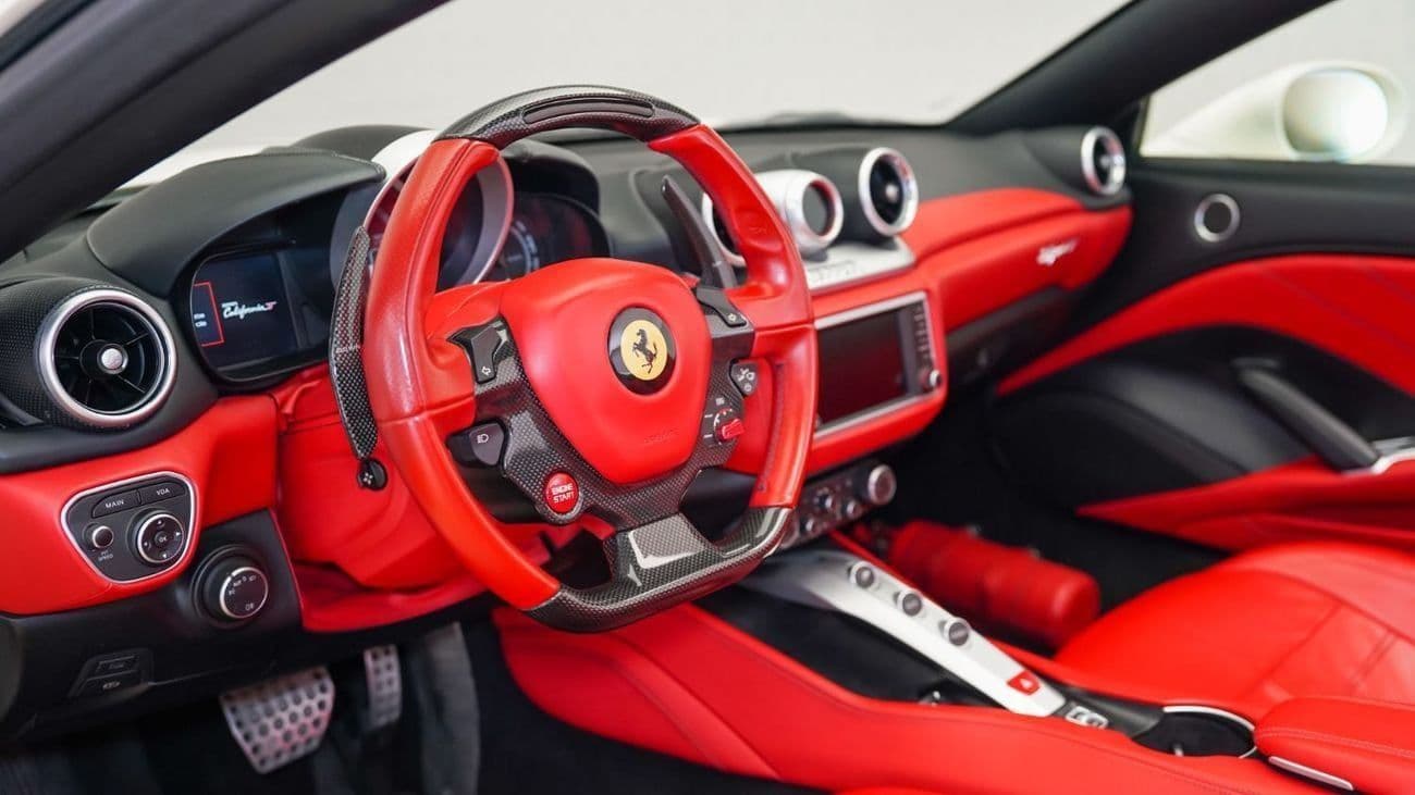 2015 Ferrari California T thumbnail 4