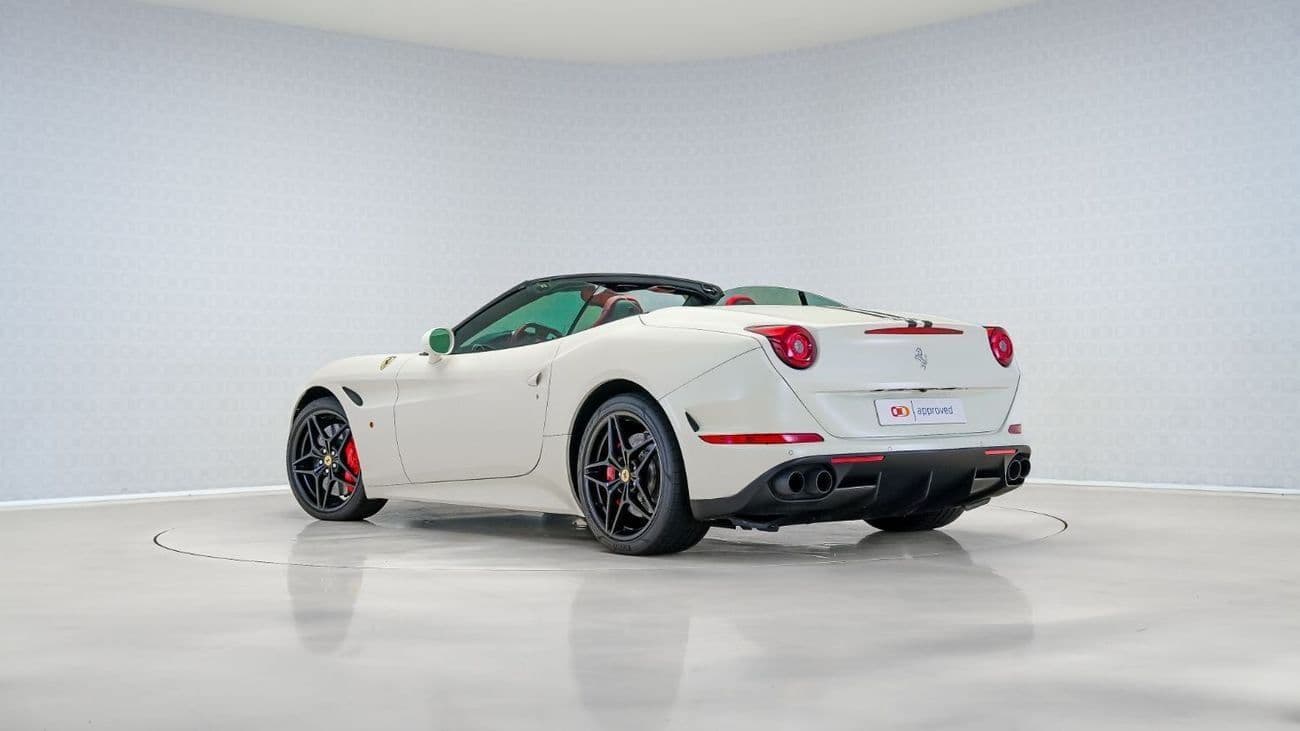 2015 Ferrari California T thumbnail 2