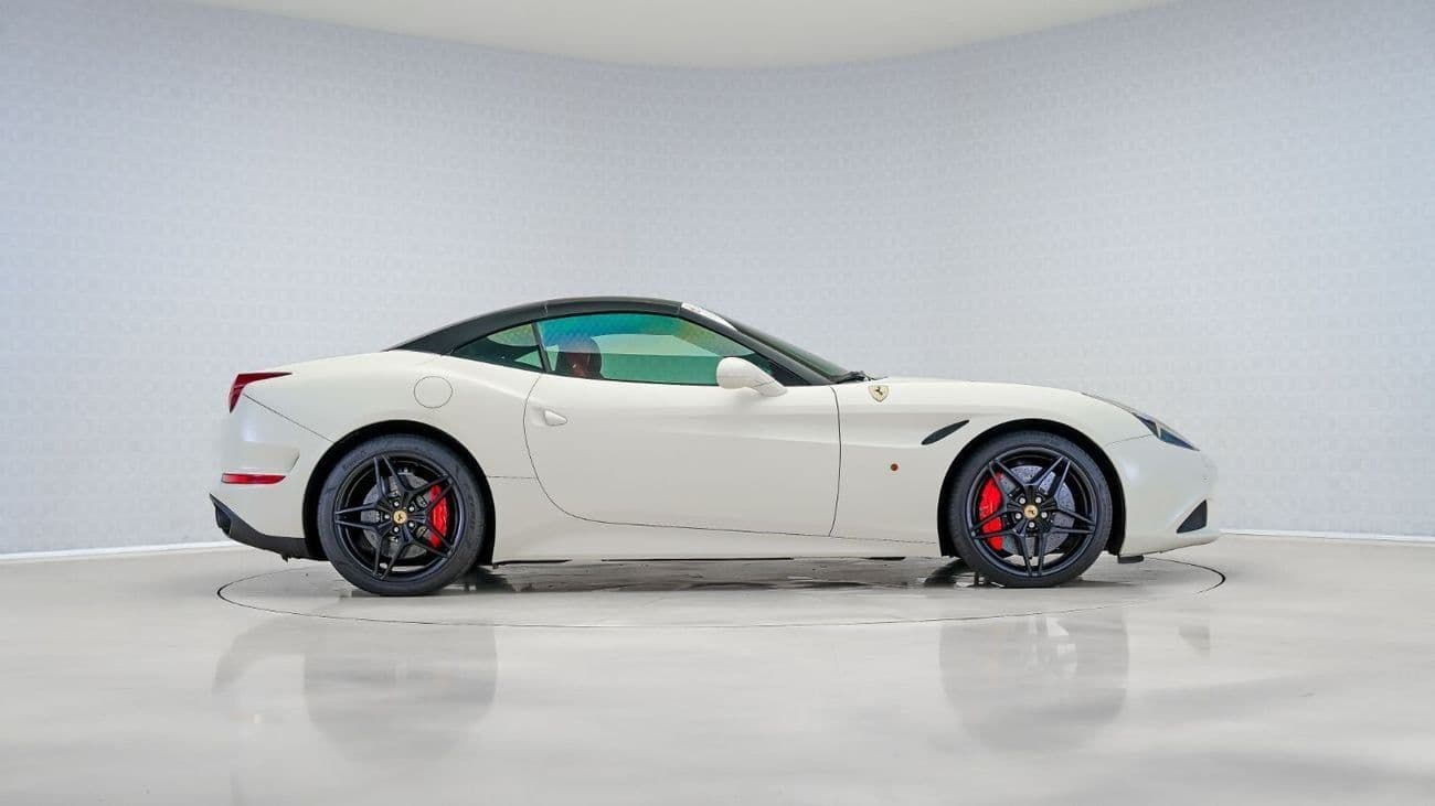 2015 Ferrari California T thumbnail 3