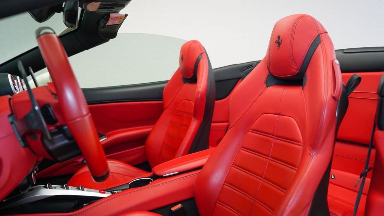2015 Ferrari California T thumbnail 5
