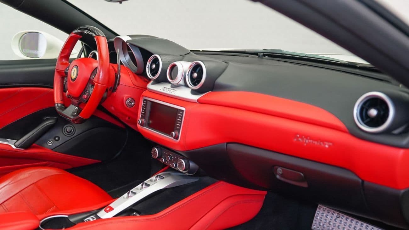 2015 Ferrari California T thumbnail 7