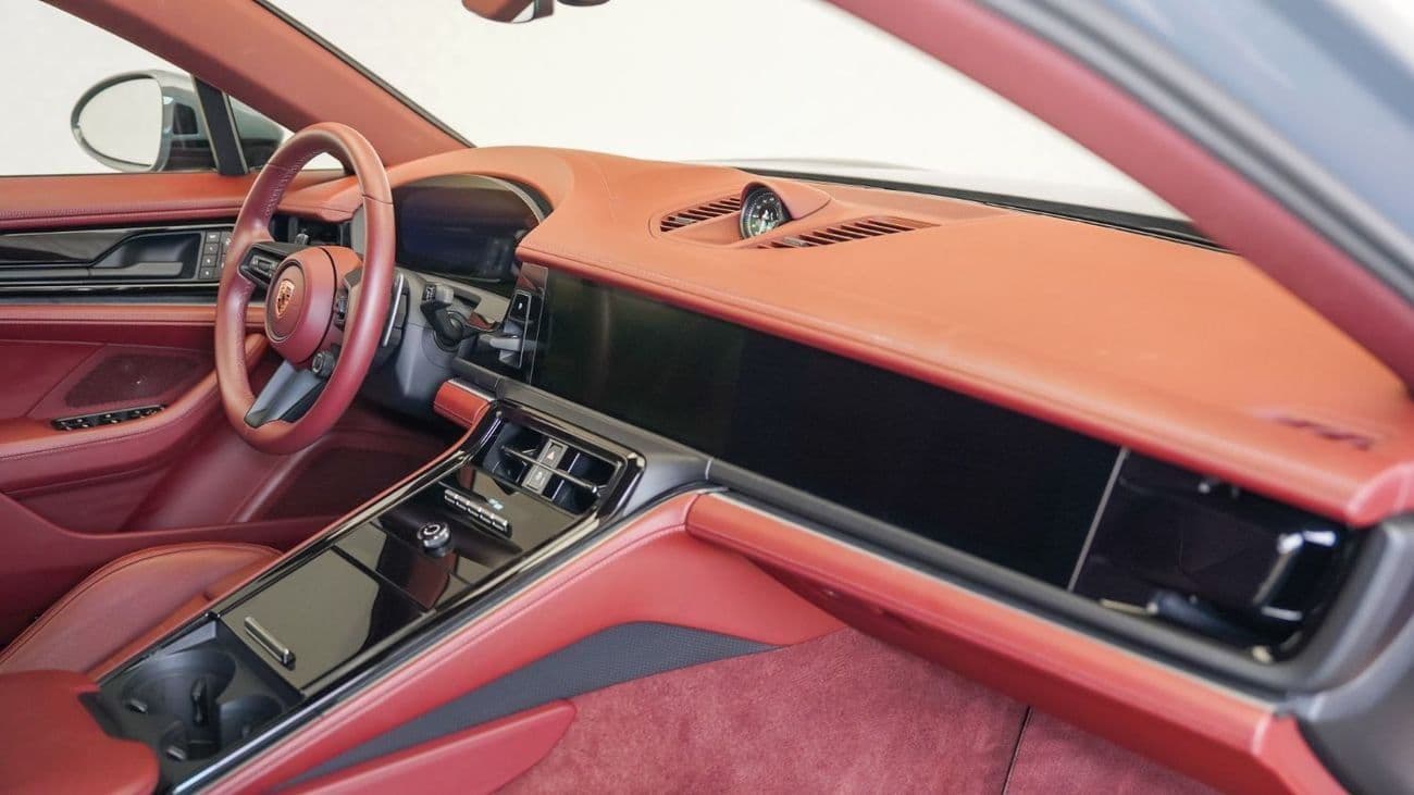 2026 Porsche Panamera STANDARD thumbnail 7