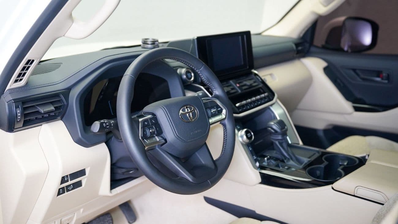 2025 Toyota Land Cruiser EXR thumbnail 4