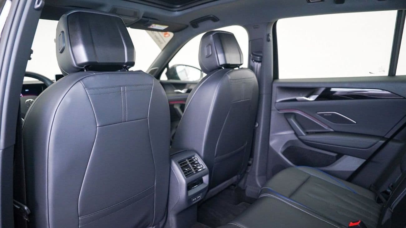 2026 Volkswagen Tiguan R LINE thumbnail 4