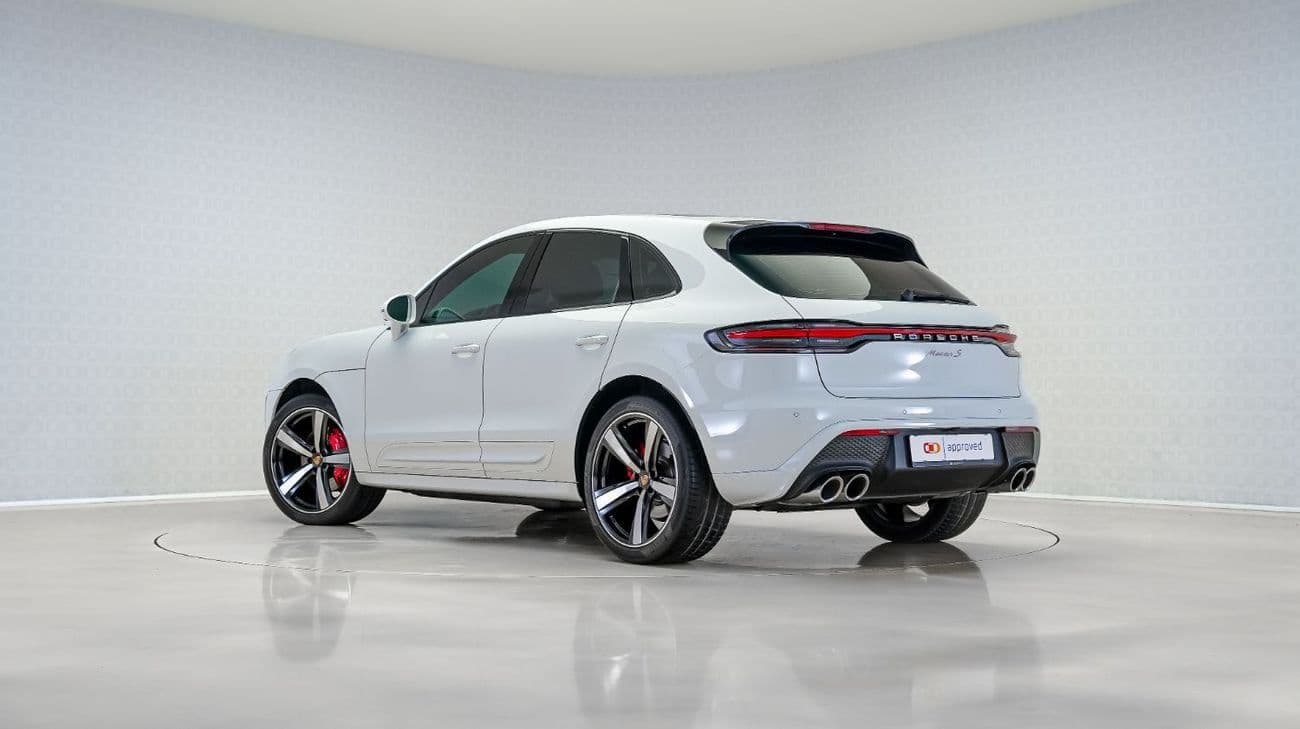 2024 Porsche Macan S thumbnail 2