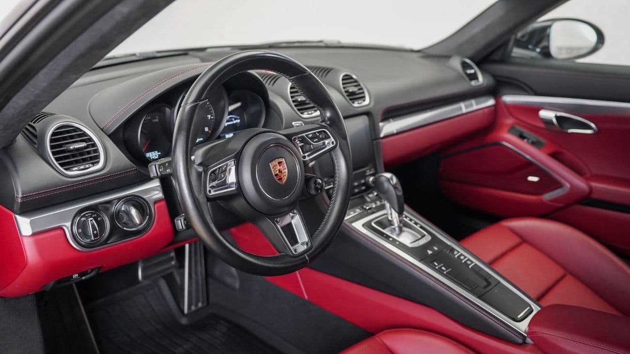 2018 Porsche 718 Cayman GTS thumbnail 4