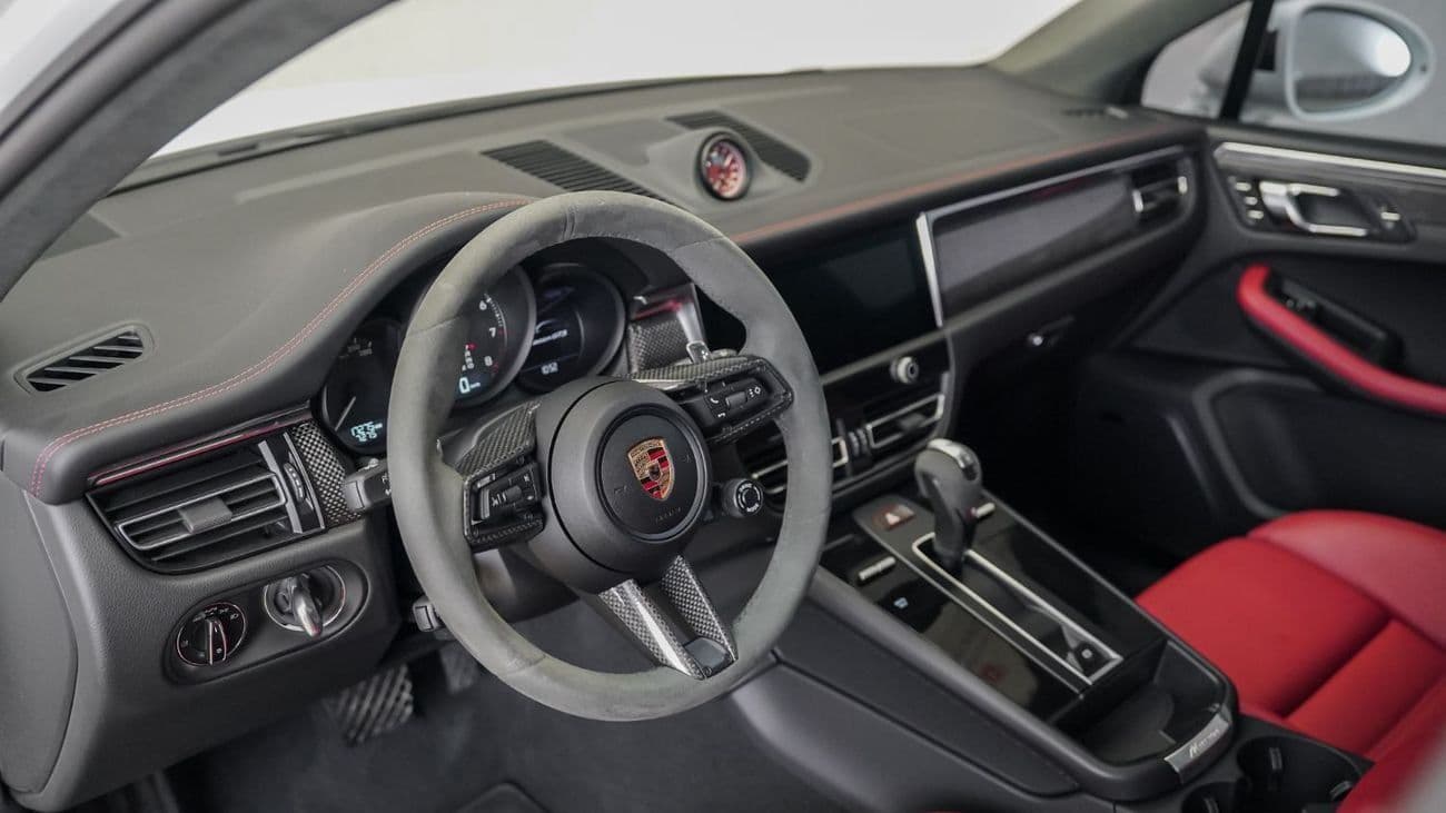 2025 Porsche Macan GTS thumbnail 4