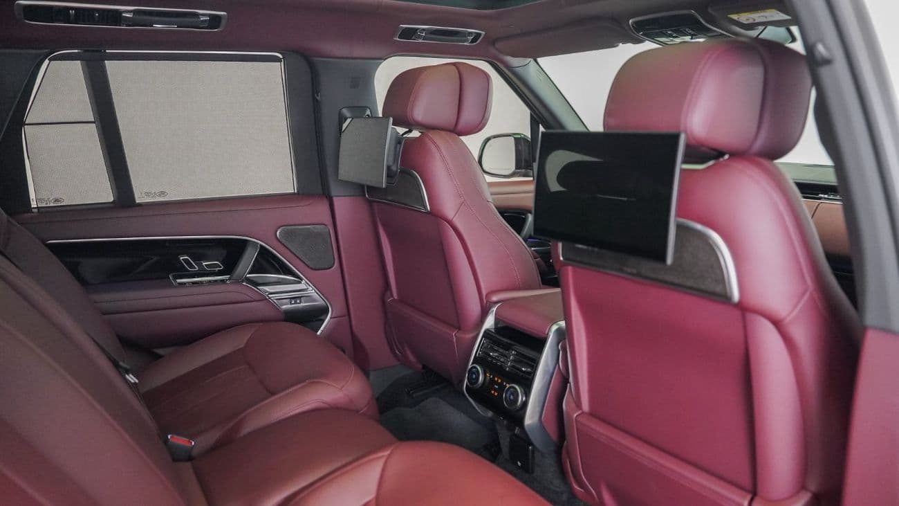 2025 Land Rover Range Rover AUTOBIOGRAPHY thumbnail 5