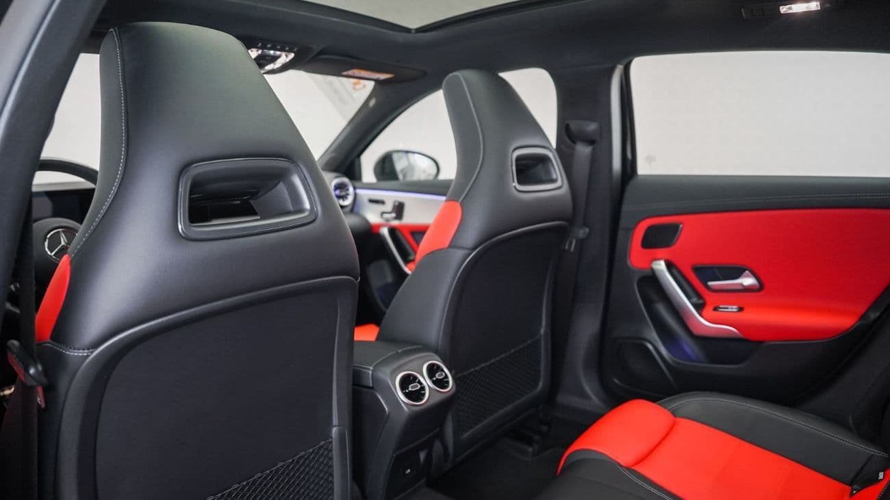 2025 Mercedes Benz A35 AMG 4MATIC PREMIUM PLUS thumbnail 4