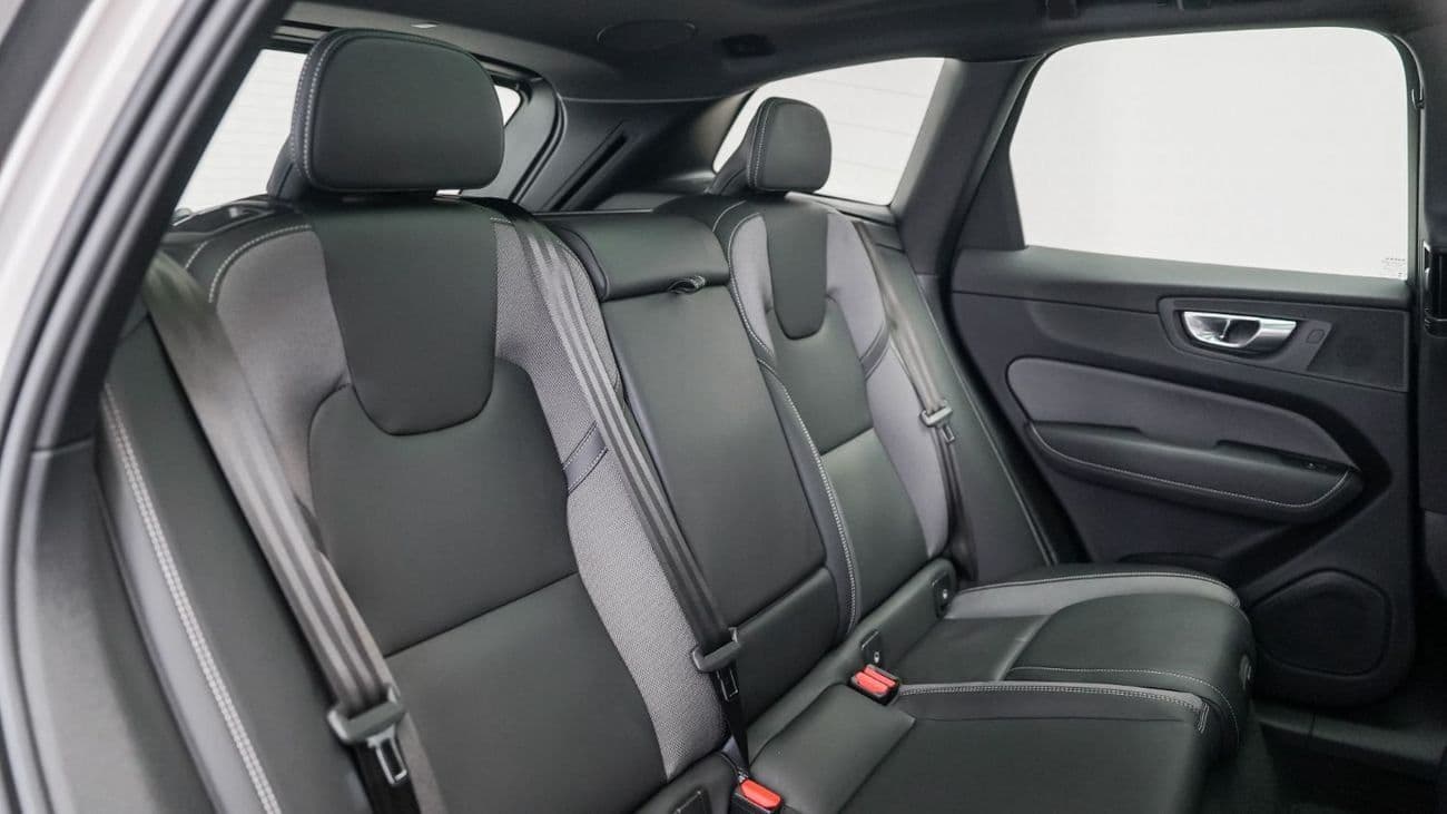 2024 Volvo XC60 B5 Ultimate Dark thumbnail 7