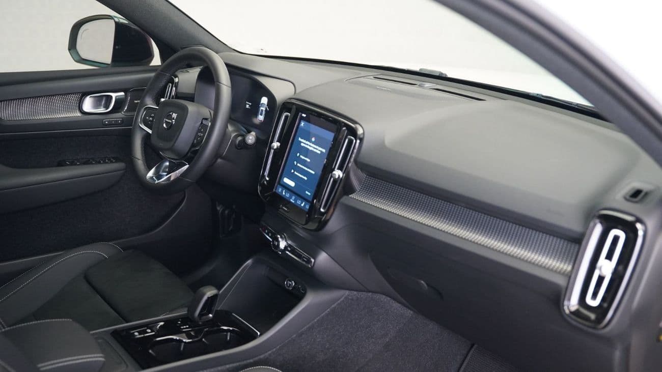 2024 Volvo XC40 thumbnail 8