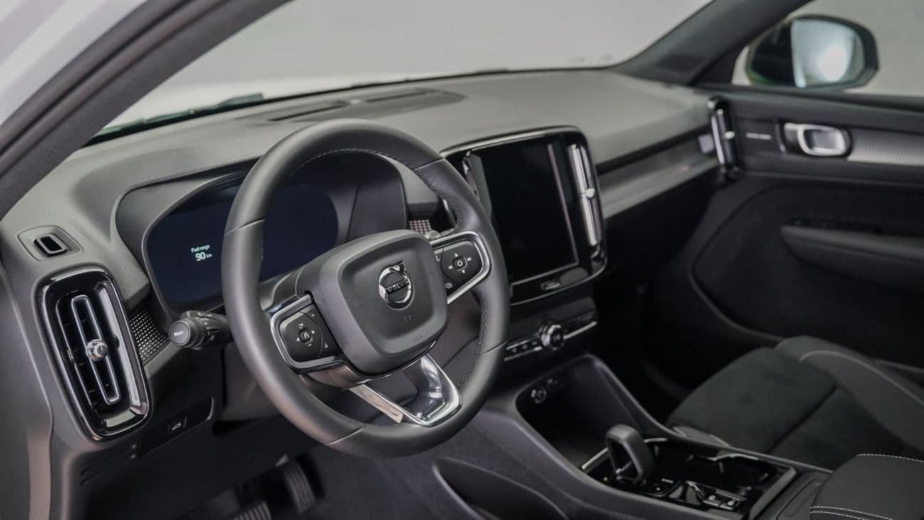2024 Volvo XC40 thumbnail 4