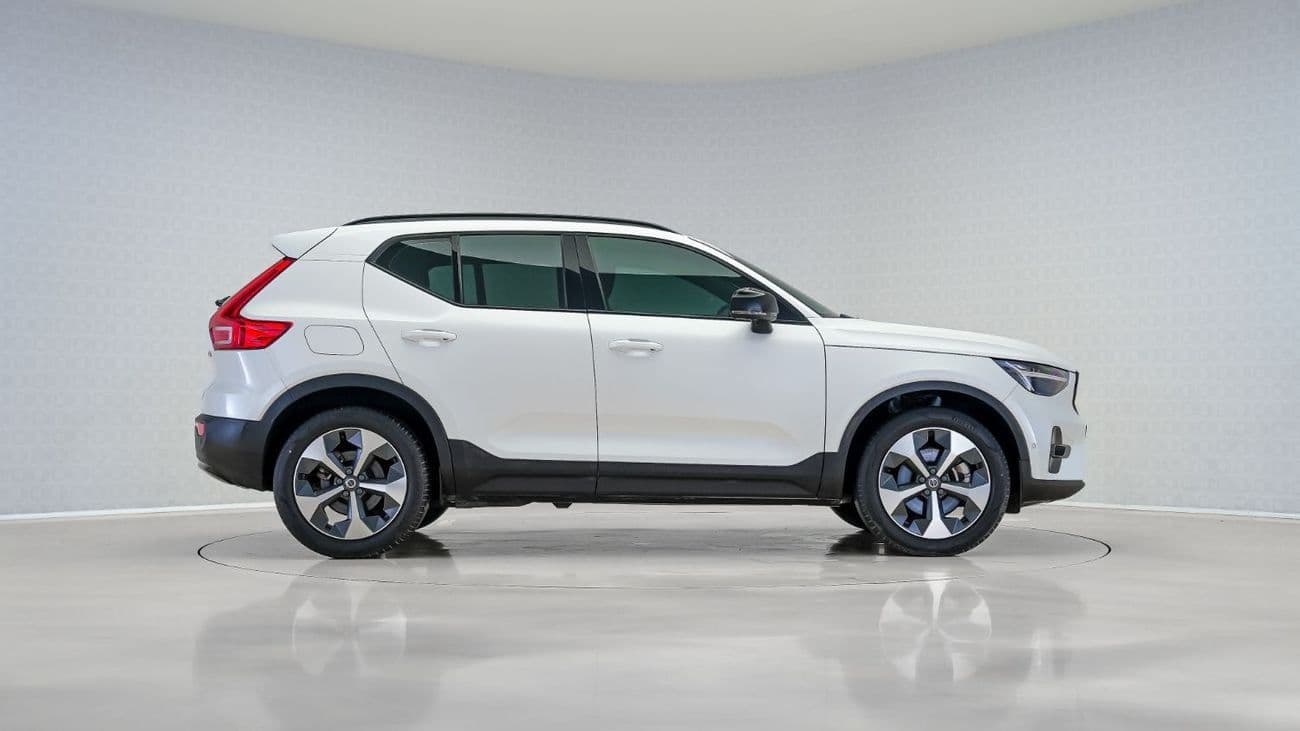 2024 Volvo XC40 thumbnail 3